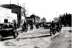 1950-ca-carpi-sfilata-motoraduno-viale-cavallotti