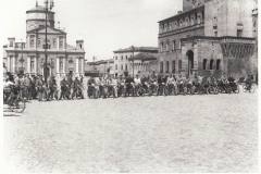 1950-ca-raduno-Moto-Club-di-Carpi-in-Piazza