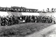 1957-MotoClub-di-Carpi-allo-Stadio-2