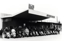 1959-vespa-e-lambrette-Carpi-ditributore-AGIP-stadio-02